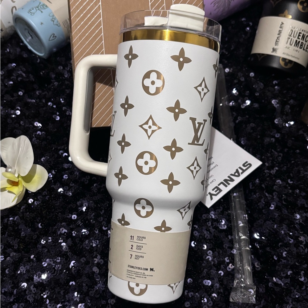 Stanley White and gold Quencher H2.0 Tumbler - Picture 2 of 4